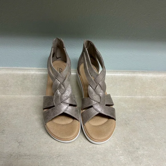 Clarks Silver and White Sandals with Minimalist Design - Picture 2 of 5